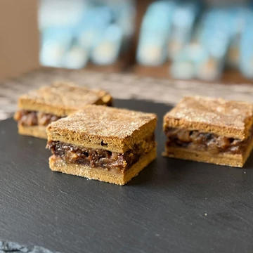 Fahéjas almás pite aszaltszilvával