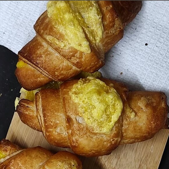 Növényi sajtos croissant